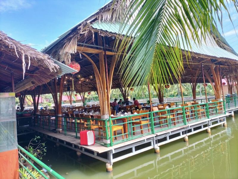 Ao Cá Vườn Dừa
