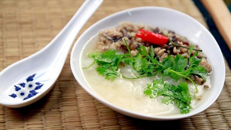 Bánh đúc nóng phố Lê Ngọc Hân