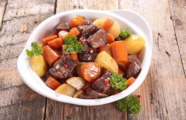 Bò hầm rau củ