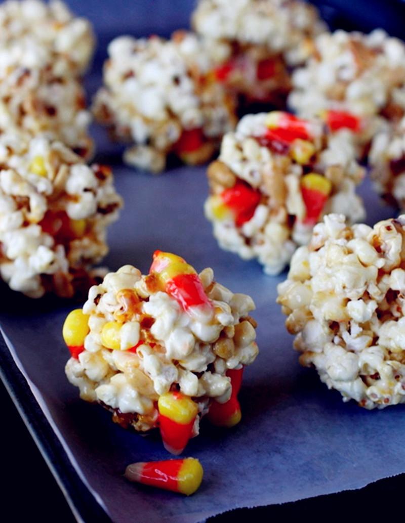 Bỏng ngô + kẹo