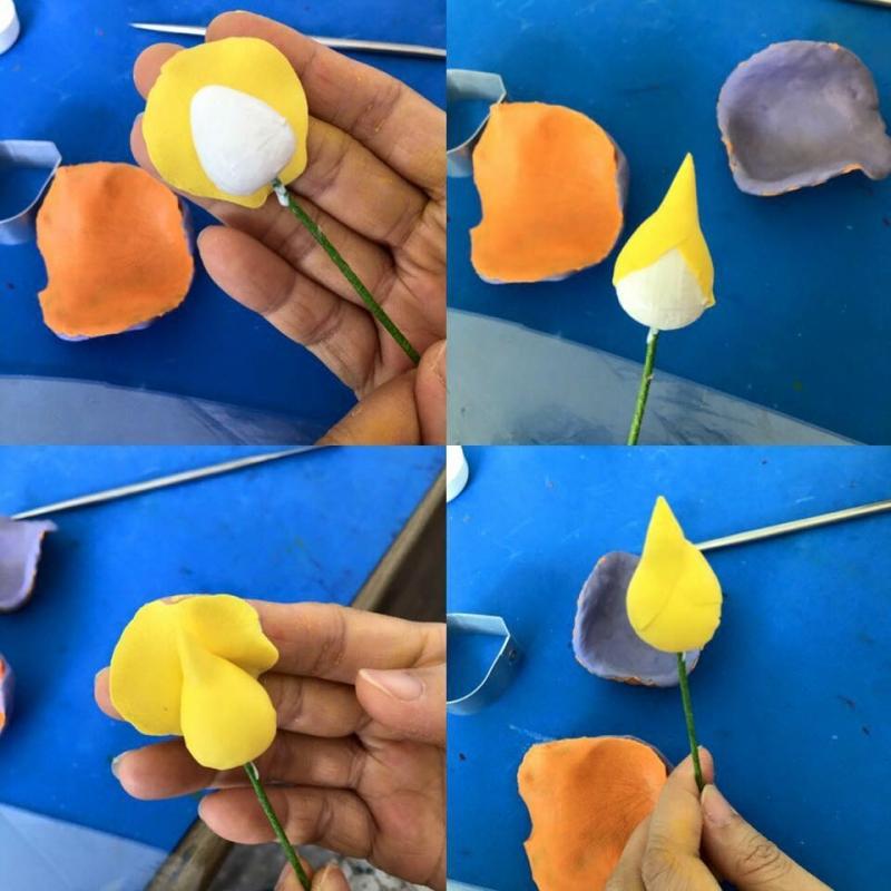 Bắt đầu dán cánh hoa