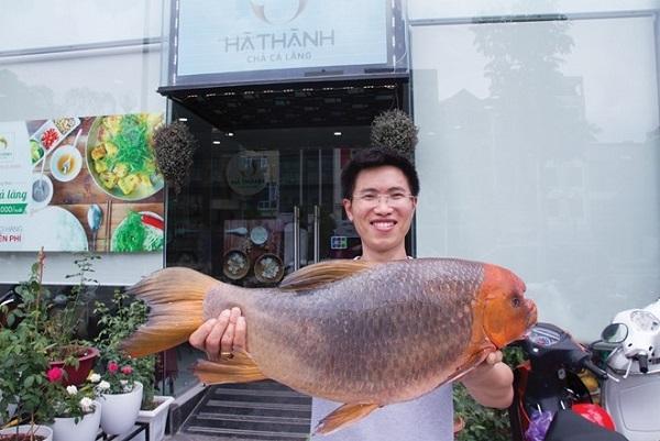Điểm đặc biệt ở loại cá này là cái miệng rộng, còn được gọi “ mõm lợn”  và thịt trắng, quánh, thơm ngon.