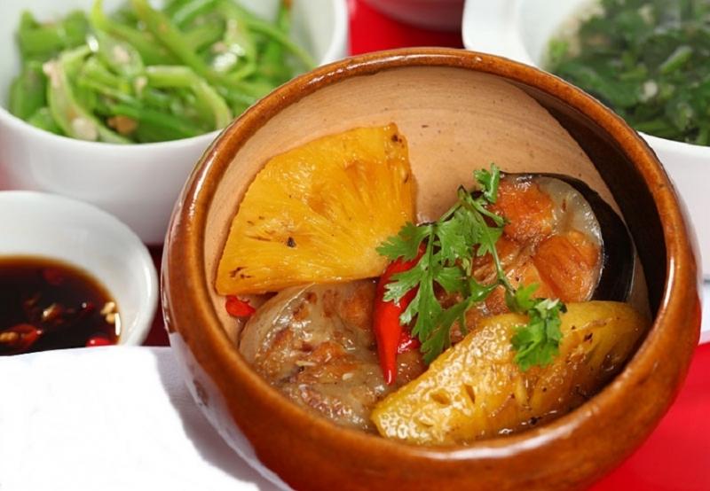 Cá bông lau kho dứa