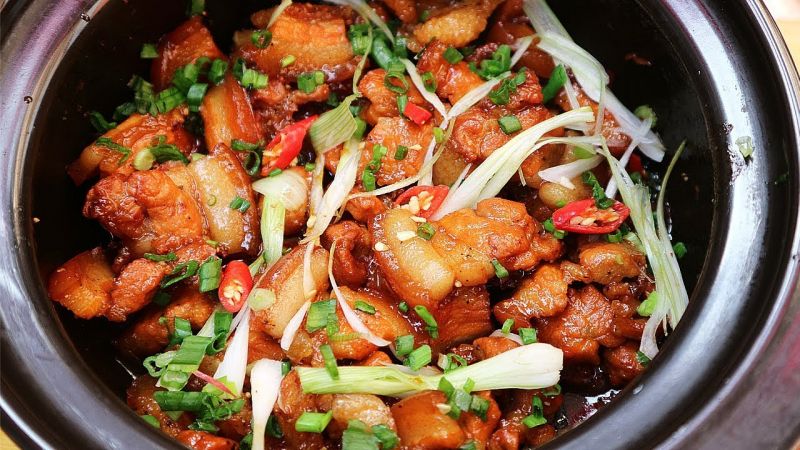 Cá cơm kho thịt ba chỉ