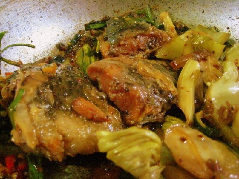 Cá trắm kho dưa