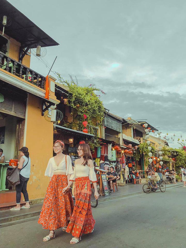 Mặc gì khi đi du lịch Hội An là điều mà nhiều người đắn đó, đặc biệt là phái nữ