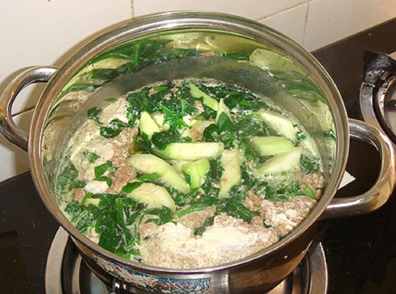 Món canh bổ dưỡng với nguyên liệu mới rau dâm bụt