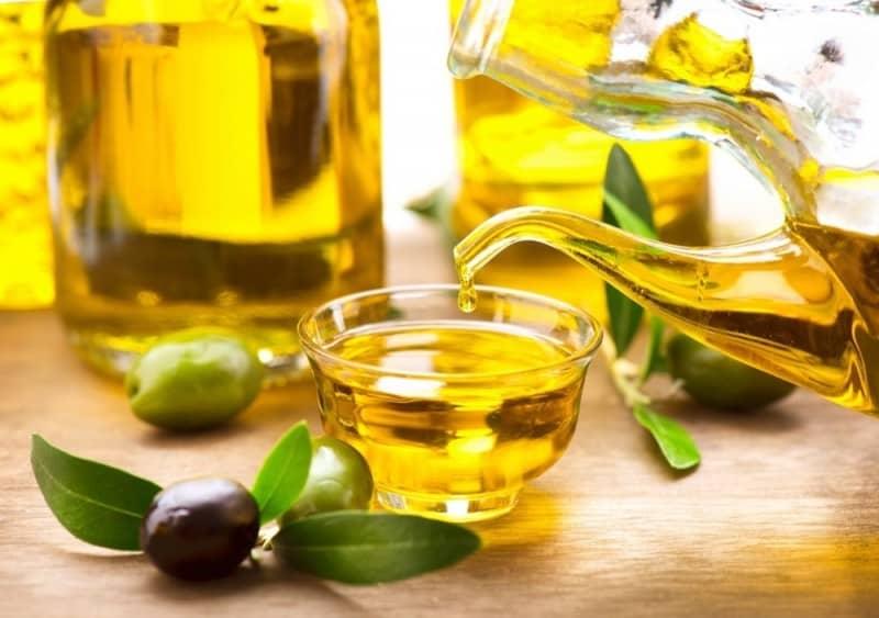 Chăm sóc tóc bằng dầu oliu