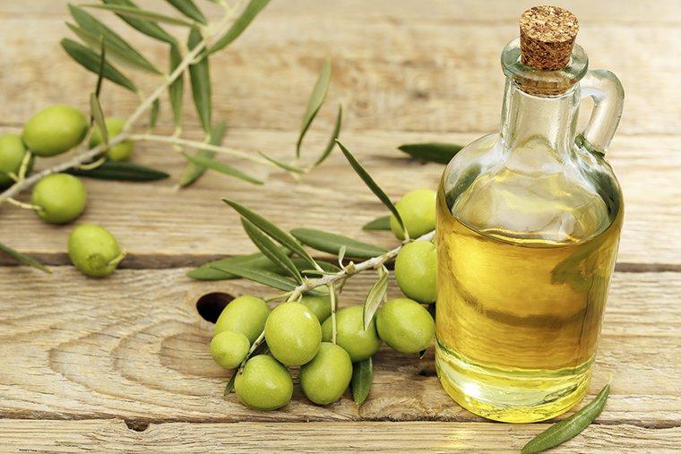 Chăm sóc tóc bằng dầu oliu