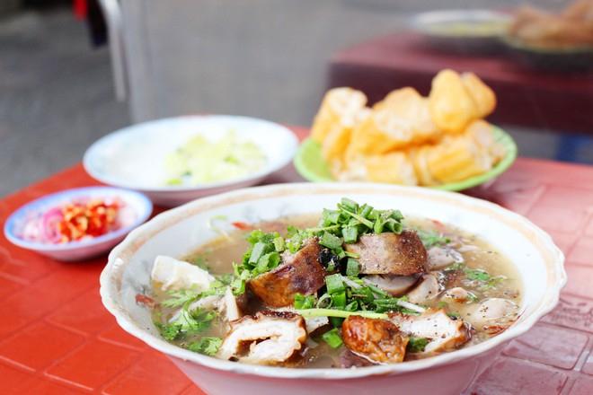 Cháo lòng bà Láo