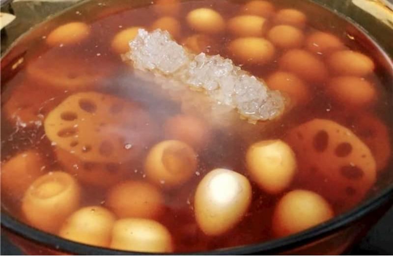 Chè củ sen với đường phèn