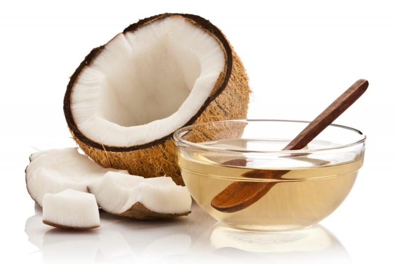 Nước dừa cũng có thể giải quyết vấn đề cháy nắng rất dễ dàng.