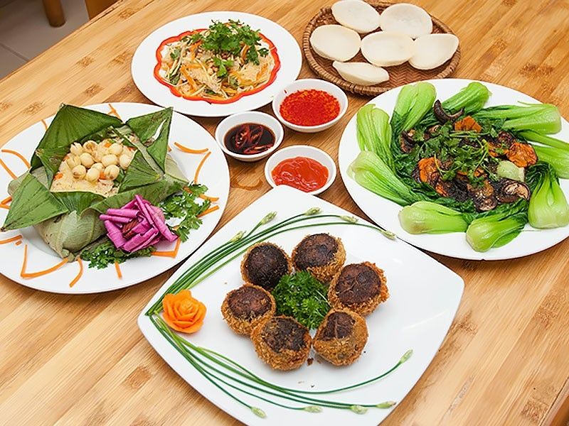 Cơm chay Huế thịnh soạn, được trang trí hài hòa