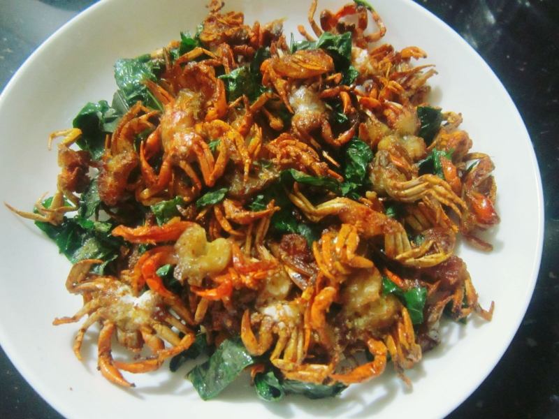 Món cua đồng rang lá lốt