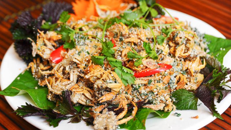 Món cua đồng rang lá lốt
