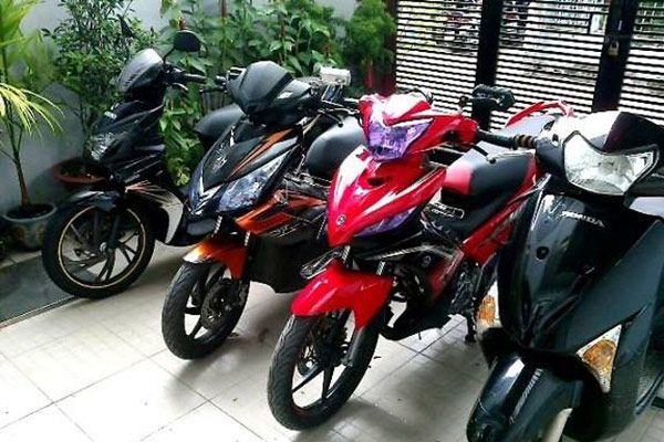 Cửa hàng xe máy chị Lan