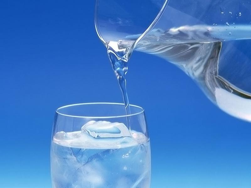 Dùng nước lạnh đánh răng sẽ gây tổn thương men răng