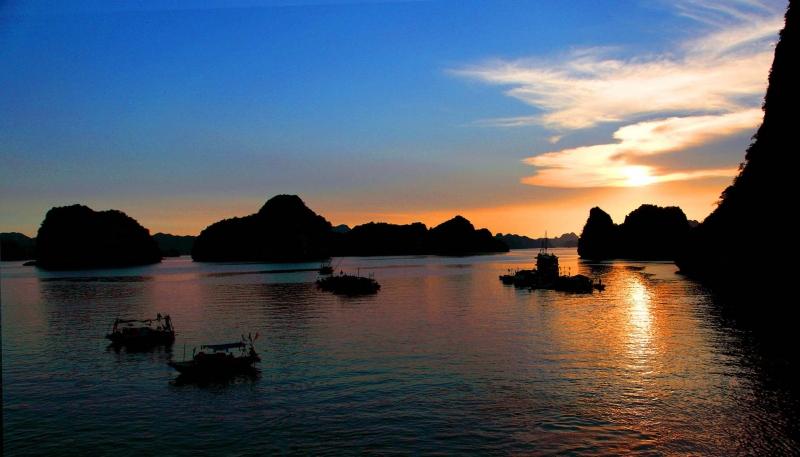 Hoàng hôn trên đảo Cô Tô.