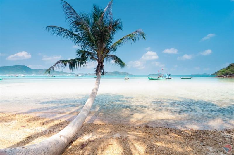 Hòn Dầu là địa điểm thích hợp để qua đêm trên đảo.