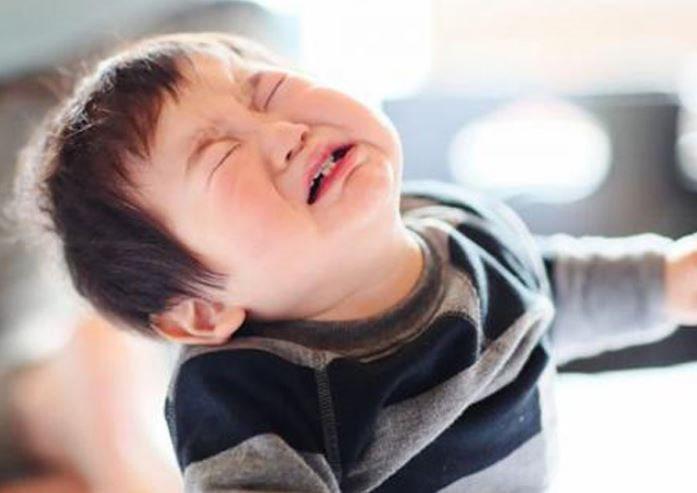 Để em bé khóc rồi nín