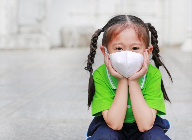 Đeo khẩu trang khi ở trường