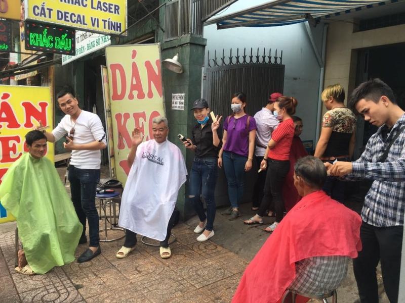 Chuyến đi làm từ thiện của Salon Khôi