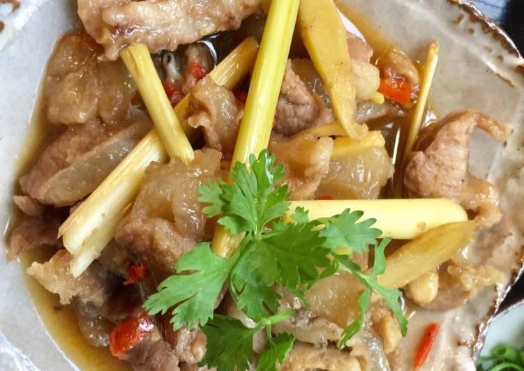 Món gân bò hầm gừng
