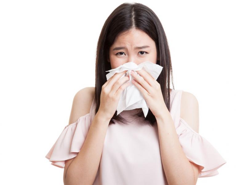 Đi ngủ khi tóc còn ẩm ướt bạn rất dễ bị cảm cúm