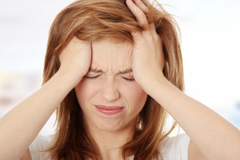 Đi ngủ khi tóc còn ướt gây đau đầu