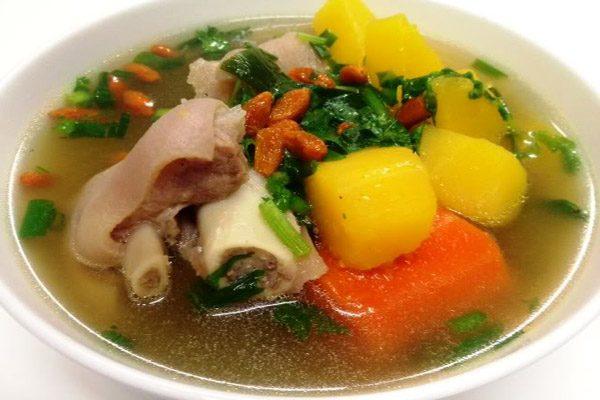 Giò heo hầm rau củ