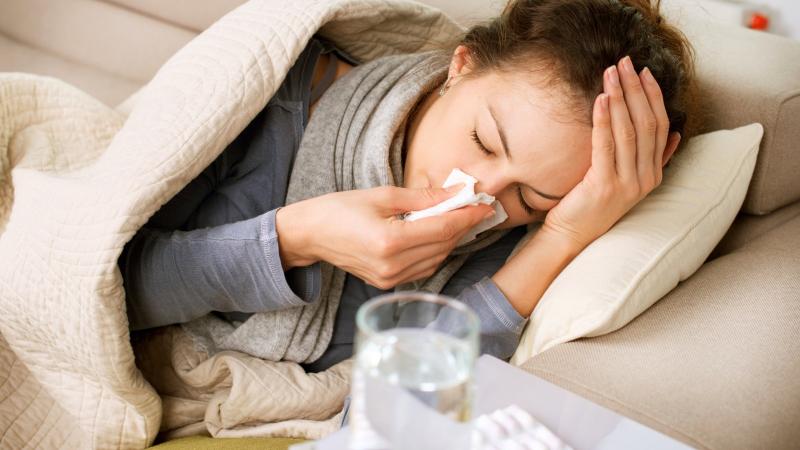 Bạn cần phải nhiễm virus hoặc vi khuẩn thì mới bị ốm được.