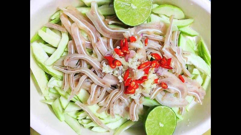 Gỏi ổi trộn tai heo