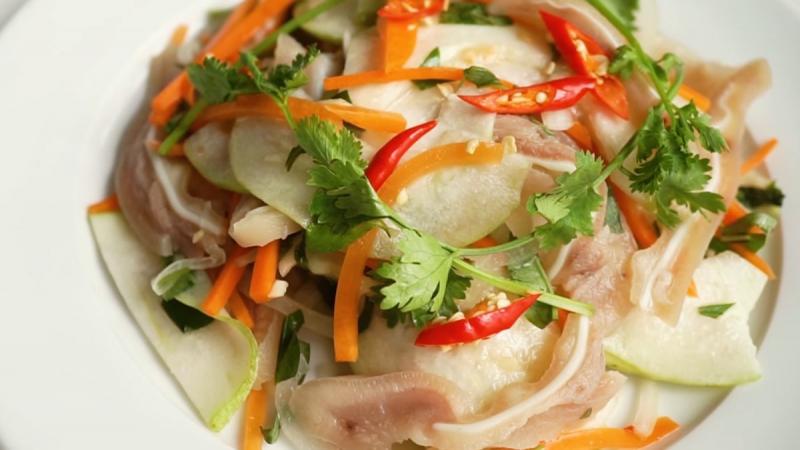 Gỏi ổi trộn tai heo
