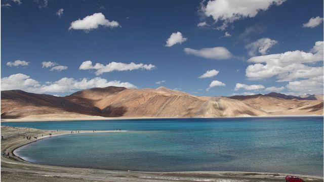 Hồ Pangong Tso ( Ấn Độ - Trung Quốc)