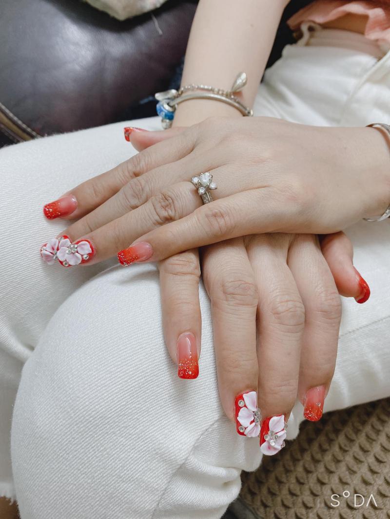 Hoa Nail