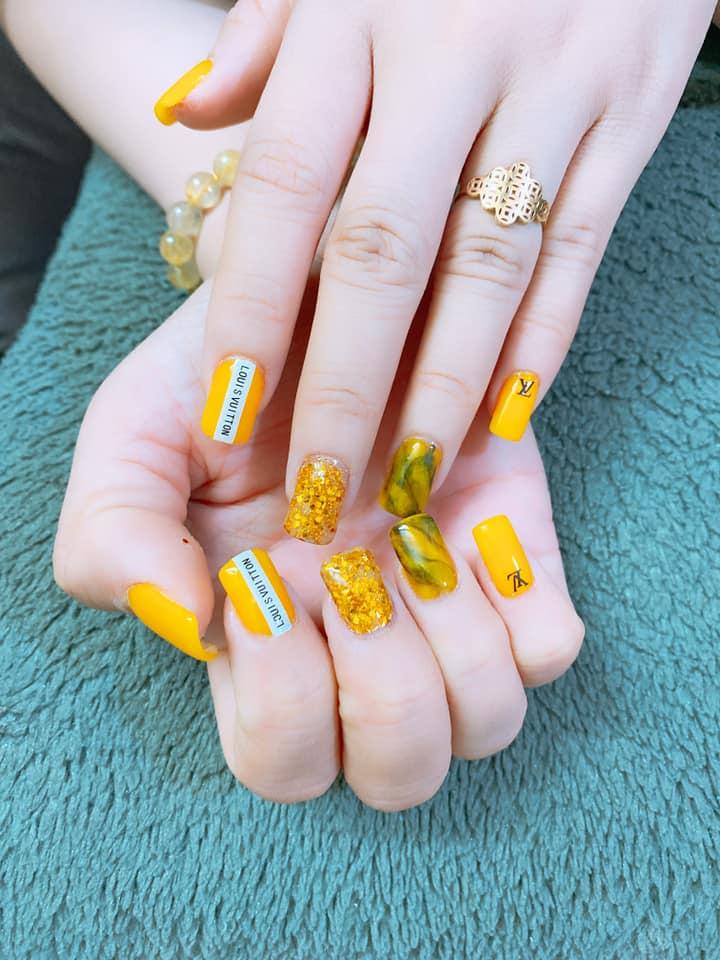 Hoa Nail