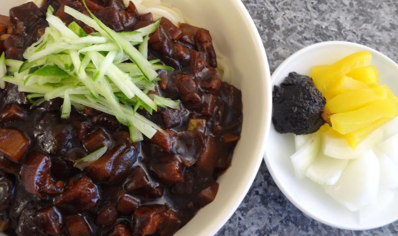 Món mỳ tương đen Hàn Quốc