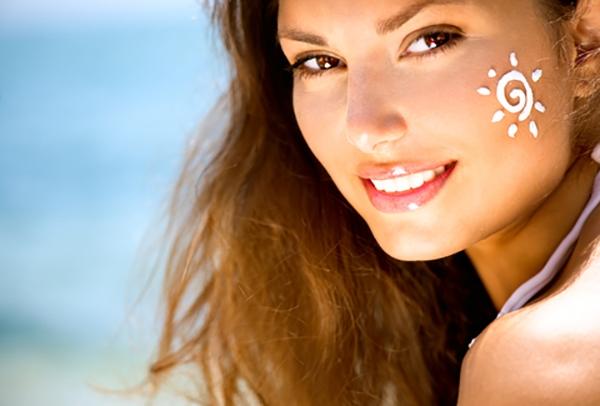 Vì là loại da nhanh chóng bị xỉn màu và nổi mụn nên các bạn có làn da dầu cần lưu ý trong việc lựa chọn sản phẩm kem chống nắng cho mình.
