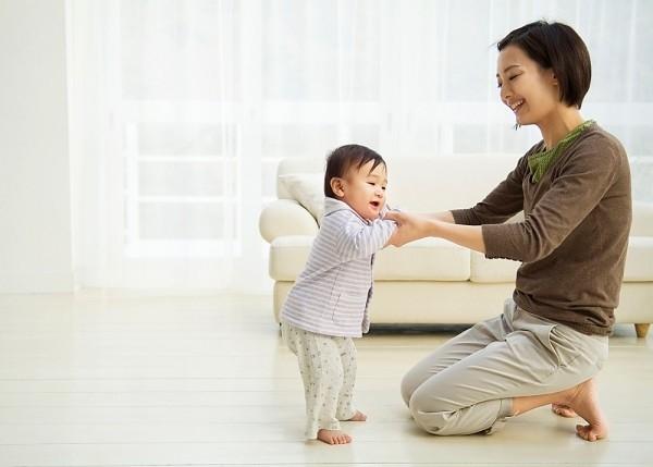 Dìu con từng bước đi