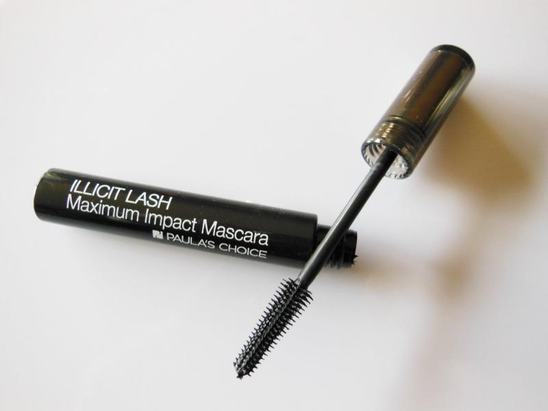 Dù có bận đến đâu thì các chị em cũng đừng quên đóng nắp lọ mascara của mình nhé