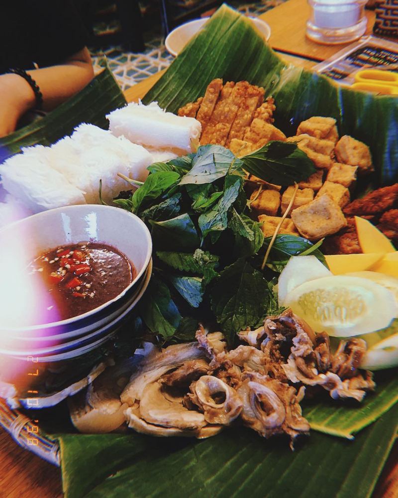 Khu ăn vặt đường Nguyễn Thượng Hiền