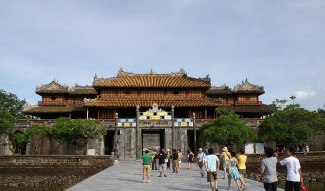 Bạn nên chú ý khi đi vào các mùa cao điểm du lịch như Festival