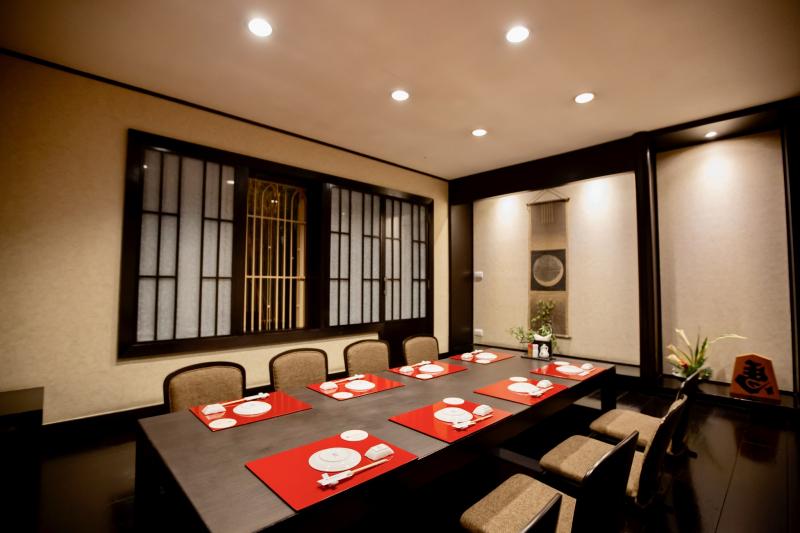Lá Phong Sushi House