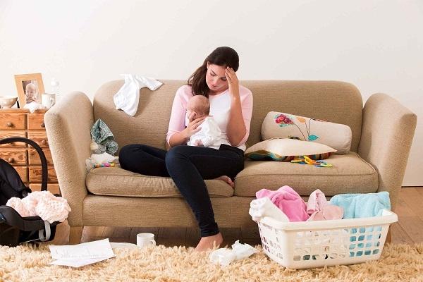 Đừng để phụ nữ sau sinh áp lực vì công việc đè nặng