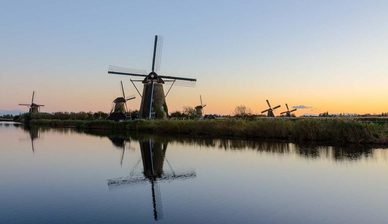 Làng Kinderdijk còn được biết đến là ngôi làng của những chiếc cối xay gió