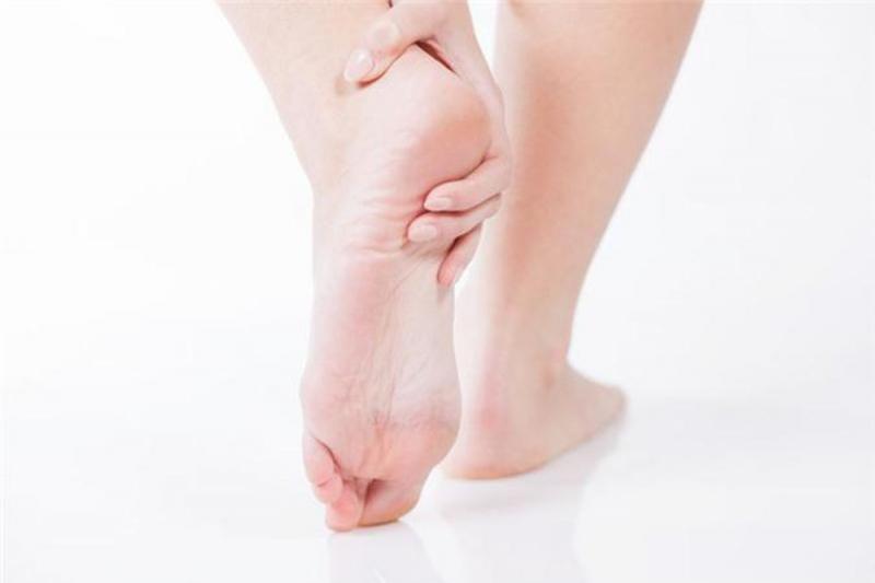Chân lạnh là dấu hiệu nhận biết một số bệnh