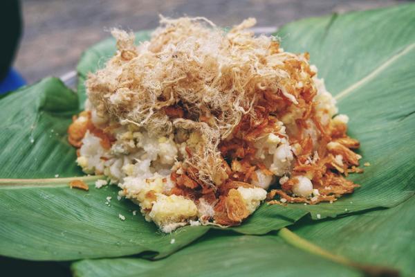 Hương vị xôi dẻo, thơm cùng với đồ ăn kèm đậm đà