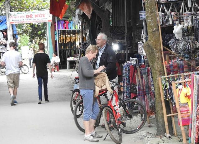 Mua đồ lưu niệm cho gia đình và người thân