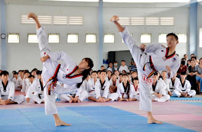 Lối đánh và kỹ thuật tương đối đầy đủ