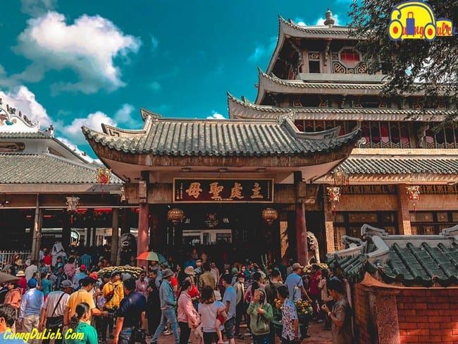 Đề phòng móc túi khi đi vía Bà ngay thời gian trọng điểm vì đông người